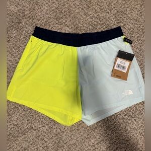North face women’s wander shorts medium NWT